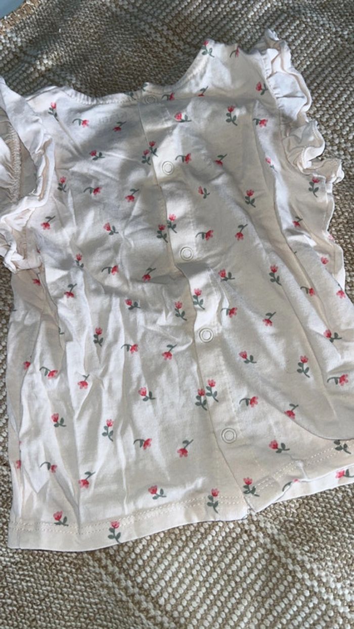 T-shirt à fleurs 🌷 - photo numéro 4