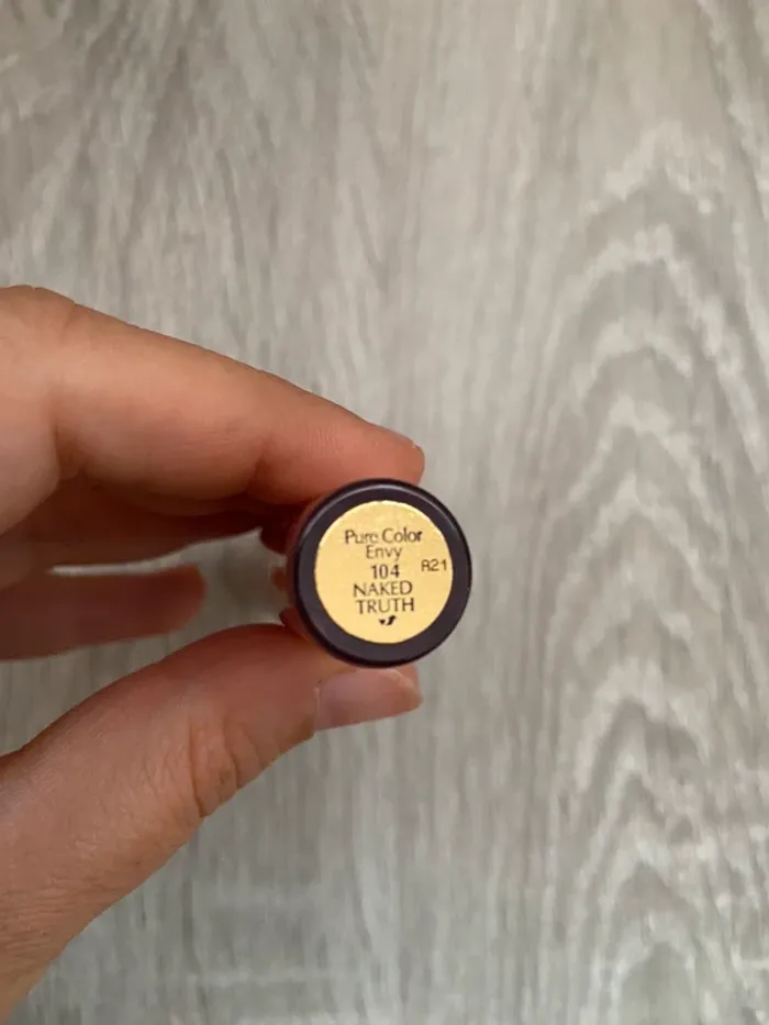 Rouge a lèvre gloss liquide pure envy color estee lauder teinte 104 naked truth - photo numéro 2