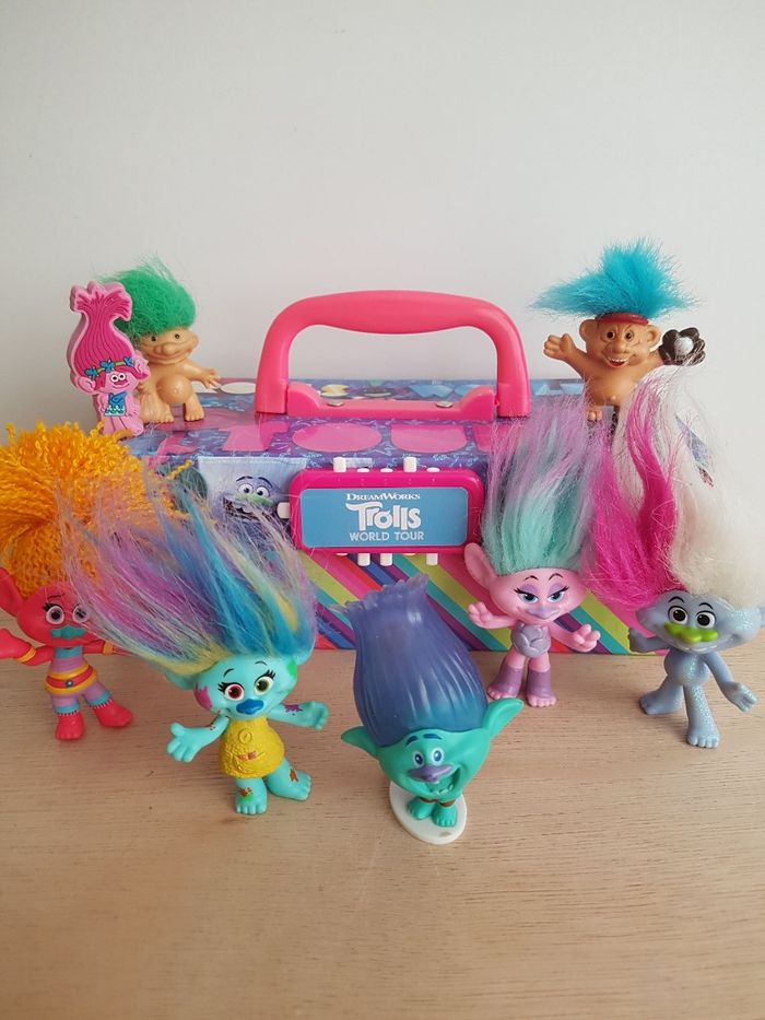 8 figurines The trolls et coffret - photo numéro 2