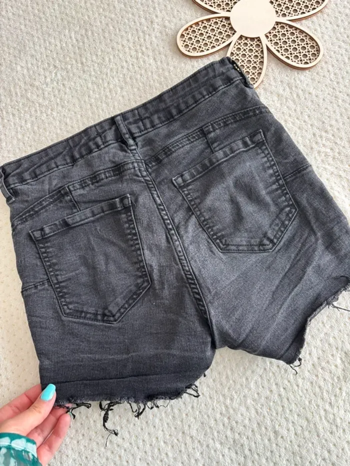 Short 34 - photo numéro 3