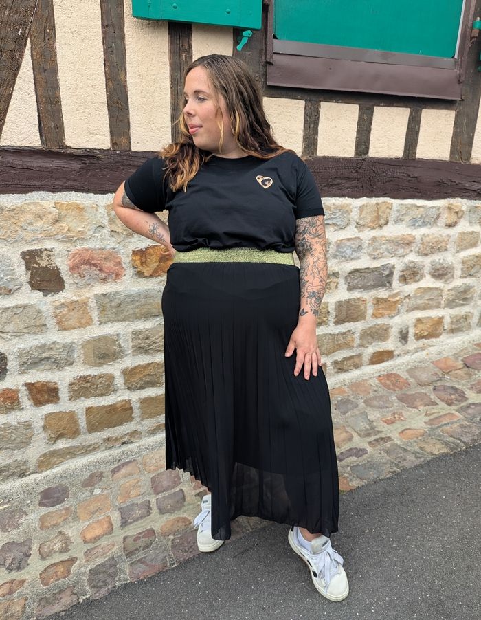 T-shirt Coeur noir/léopard col rond
Taille 44 - photo numéro 2