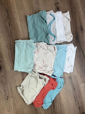 Lot de 12 bodies 18 mois