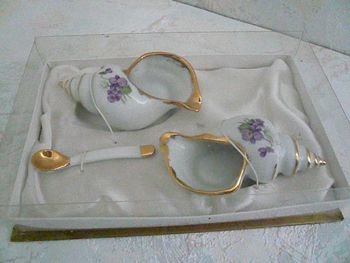 Salière et poivrière vintage dans leur coffret