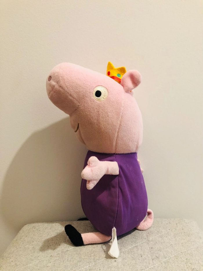 Peluche peppa pig violette Georges roi doudou