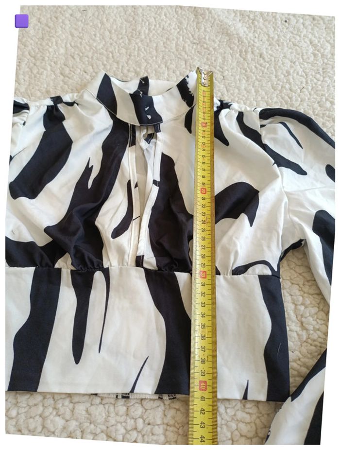 Crop top manches longues noir et blanc imprimé abstrait arty y2k - photo numéro 8
