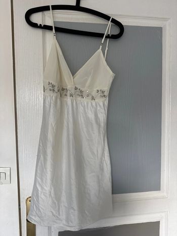 Jolie nuisette blanche crème  femme 38 avec perles etam