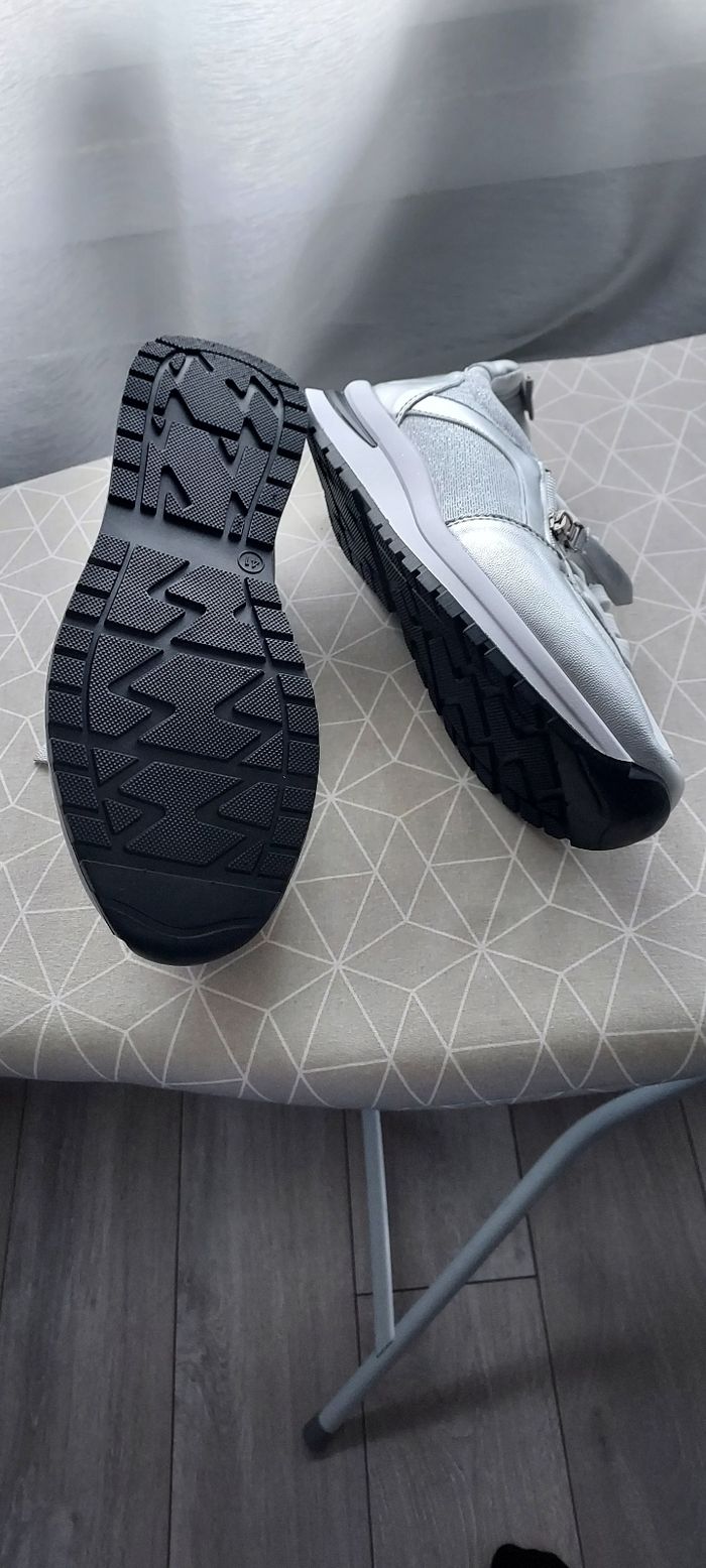 Baskets  gris - photo numéro 2