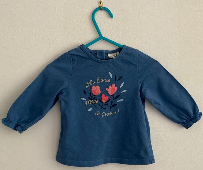 Tee-shirt manches longues imprimé fleurs avec pétales brodés taille 6 mois - photo numéro 1