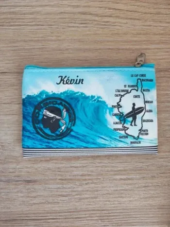 Petit porte-monnaie Corse bleu prénom Kévin - 8×12cm