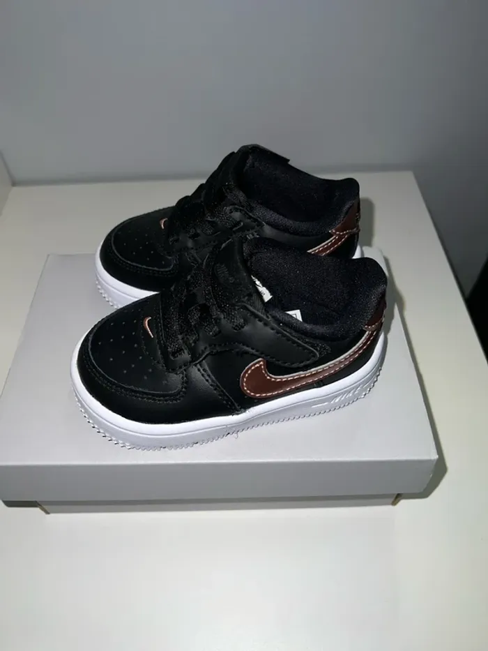 Basket Nike taille 21 unisex sans lacets - photo numéro 5