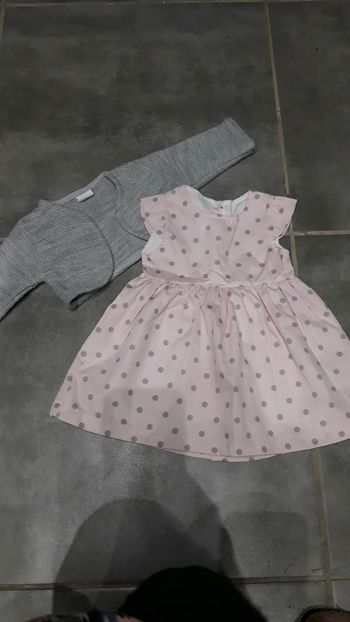 Ensemble robe et gilet taille 3 mois neuf