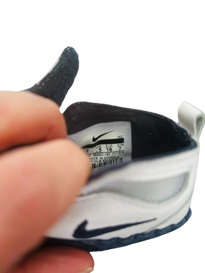 Chaussure Nike taille 16 - photo numéro 5