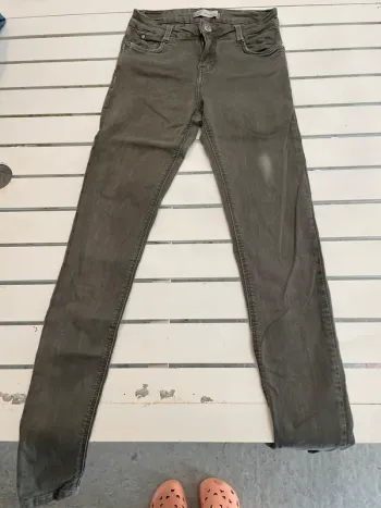 Jean kaki bershka