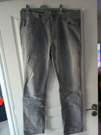 Jeans gris taille 48