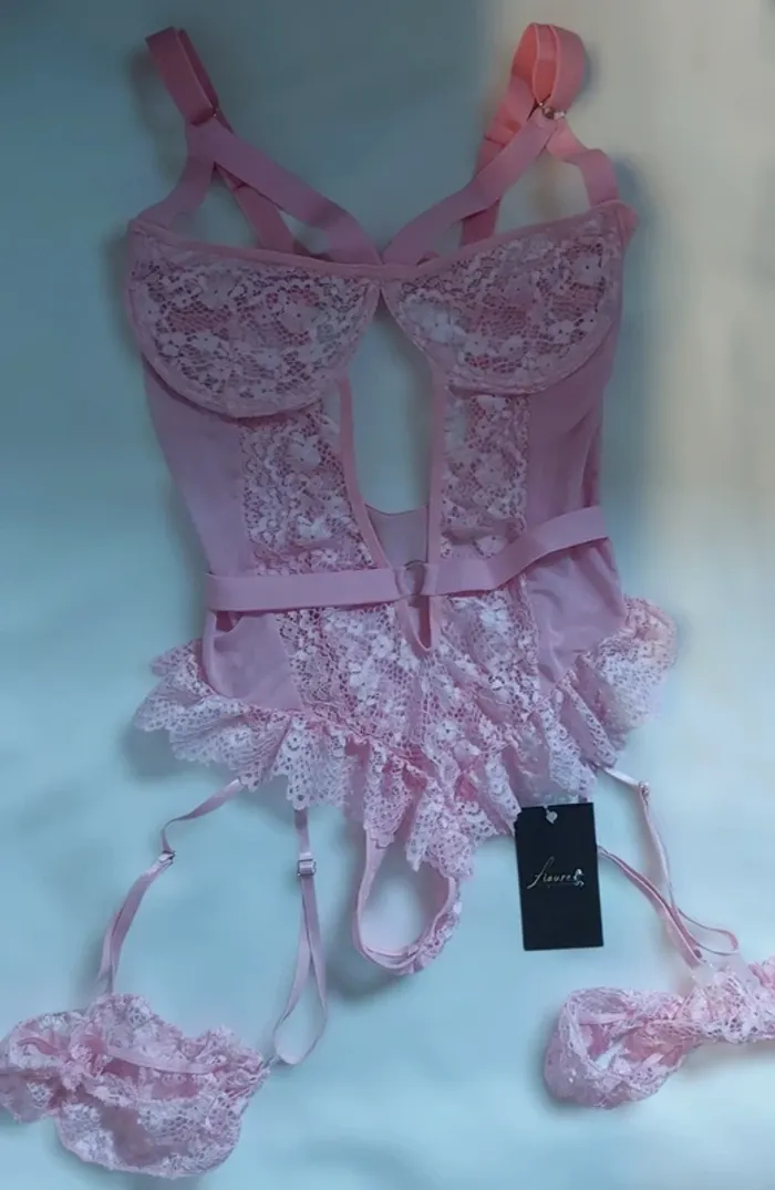 Body porte jarretelles dentelle rose - photo numéro 3