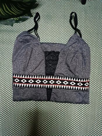 🔸Bodie gris avec motif et dentelle. Taille L. Très Bon état.🔸