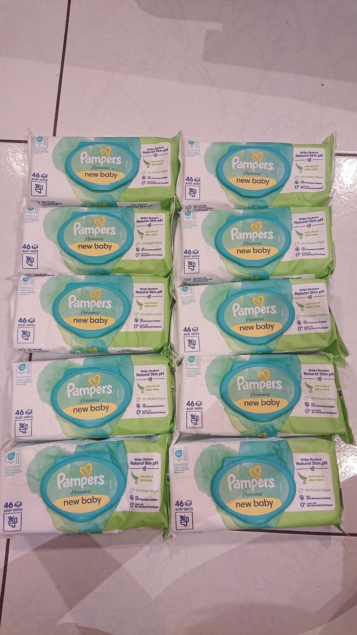 10  paquets de lingettes Pampers