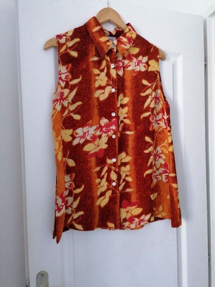 Jolie chemise fleurie.
