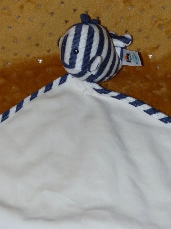 Doudou baleine mouchoir blanc cassé bleu Jellycat🐋parfait état - photo numéro 2