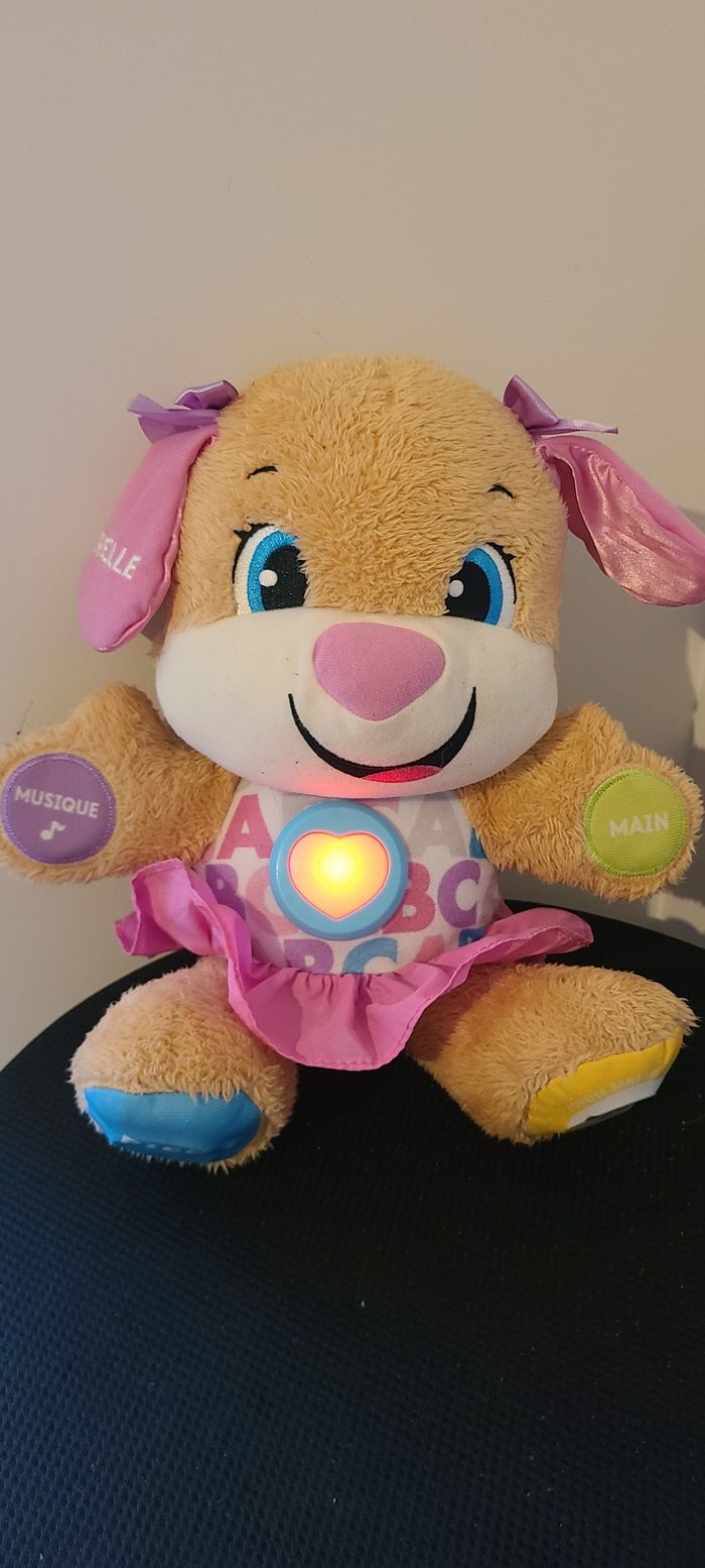 Fisher-Price la sœur de Puppy Eveil Progressif jouet bébé, peluche interactive