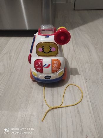 Grande Voiture police tut tut bolide