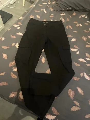 Pantalon noir slim et poche taille haute