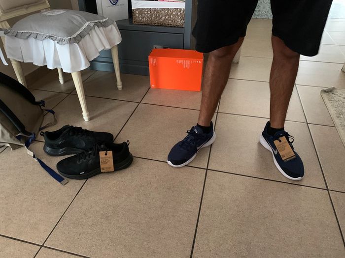 Très belle baskets Nike All Black en Pointure 47 - photo numéro 2