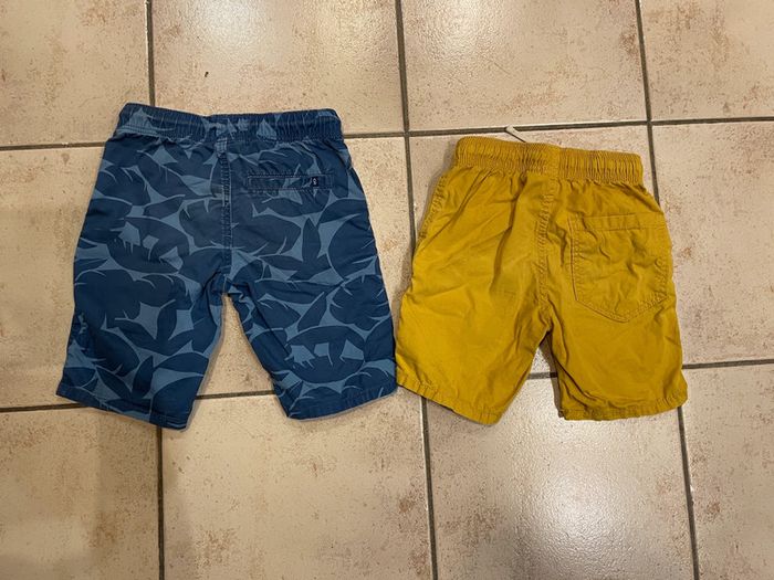 Lot de 2 shorts taille 5ans - photo numéro 2