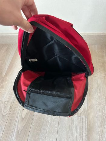 Sac à dos rouge et noir 28x35 cm