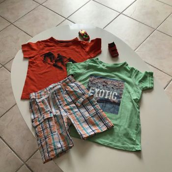 Lot. Tee-shirts + pantacourt. Taille 2/3 ans