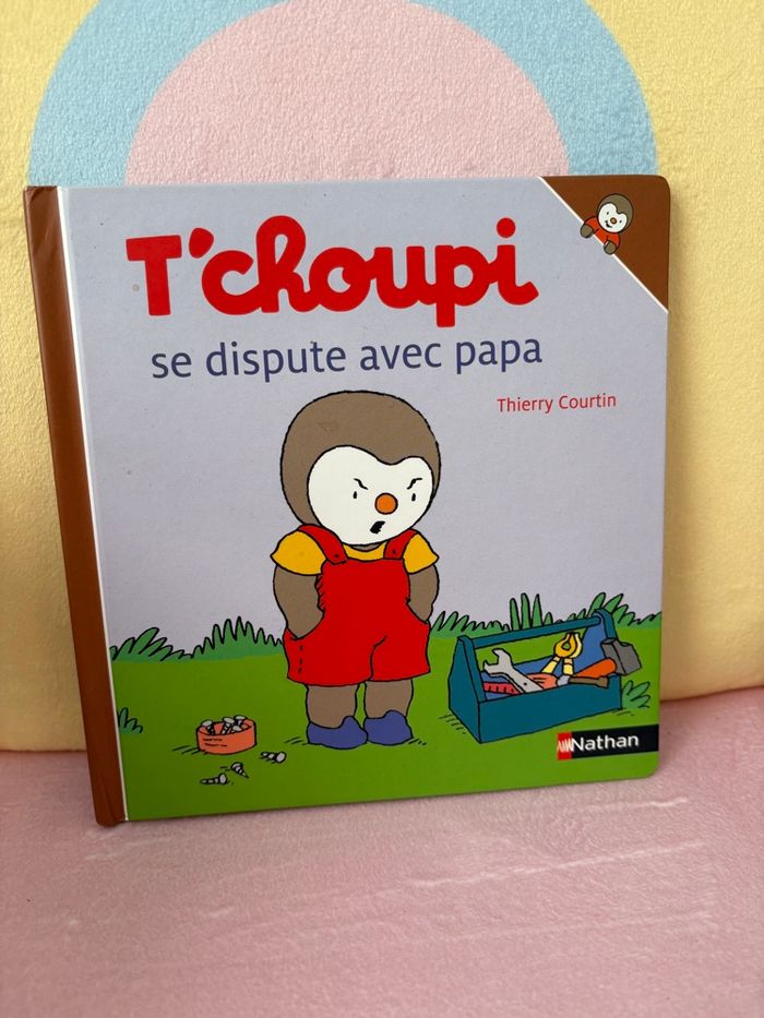 T’choupi se dispute avec papa.