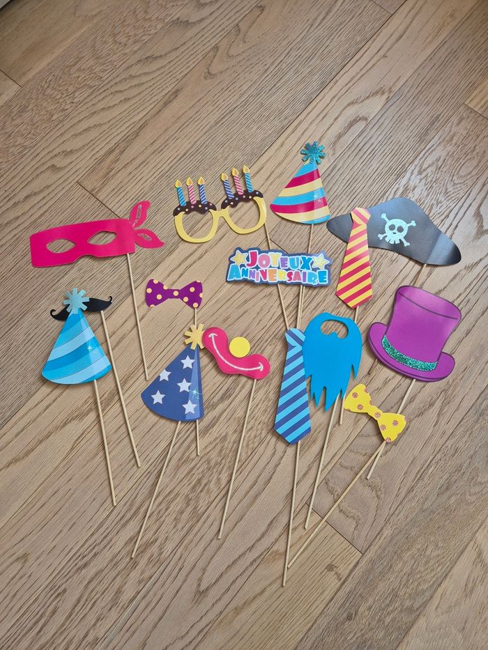 Coffret photo booth anniversaire enfant, neuf 🎂 - photo numéro 3