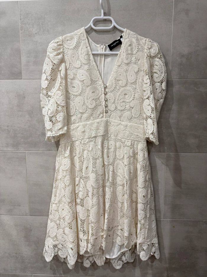 Robe courte dentelle écru the kooples