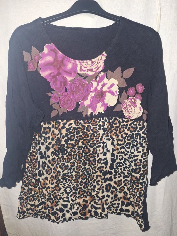 Tee shirt taille 42/44 en très bon état