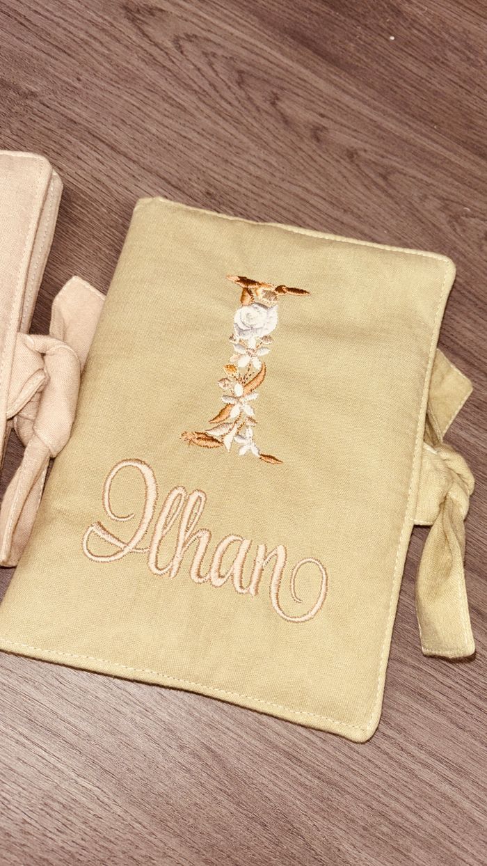 Protège carnet de santé personnalisé 🧵 Brodé prénom – Cadeau naissance unique - photo numéro 6