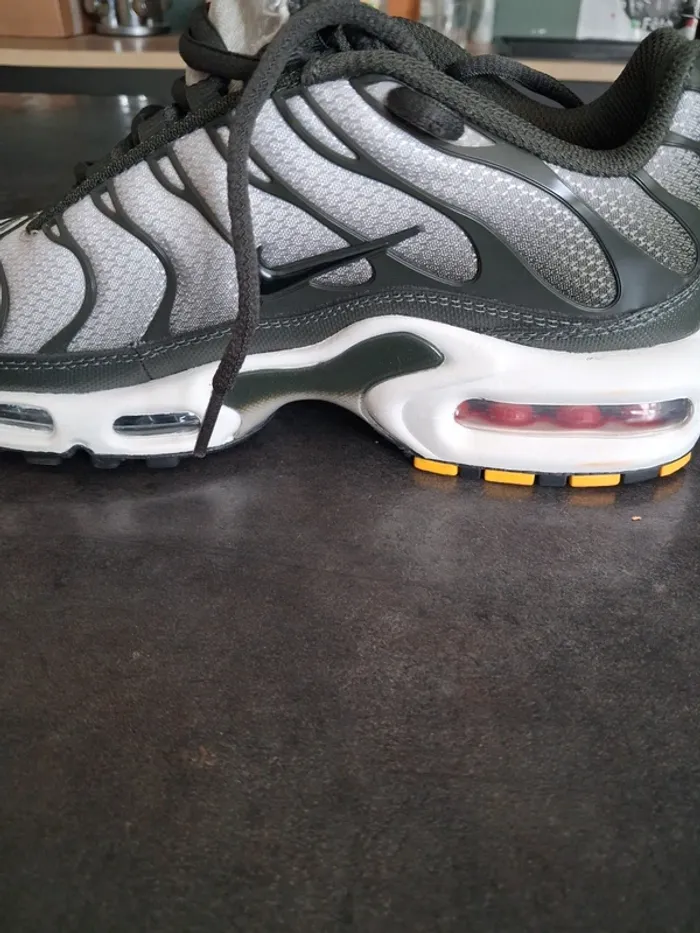 Nike Air Max Plus TN – Requin – Cargo Kaki / Khaki – Vert – Noir – Blanc – 38.5 – Neuf - photo numéro 3