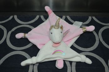 Doudou et compagnie Licorne arc en ciel