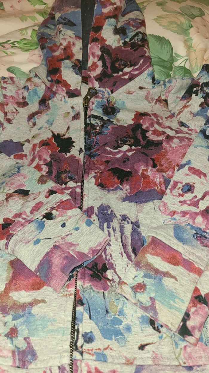 Gilet fleurie 8 ans - photo numéro 3