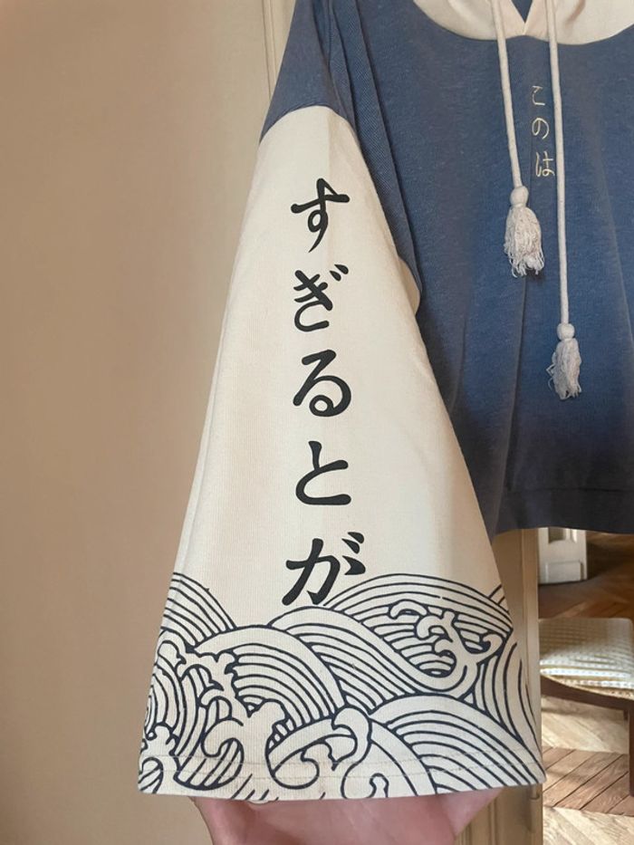 Sweat à capuche court à motifs japonais Taille XS - photo numéro 2