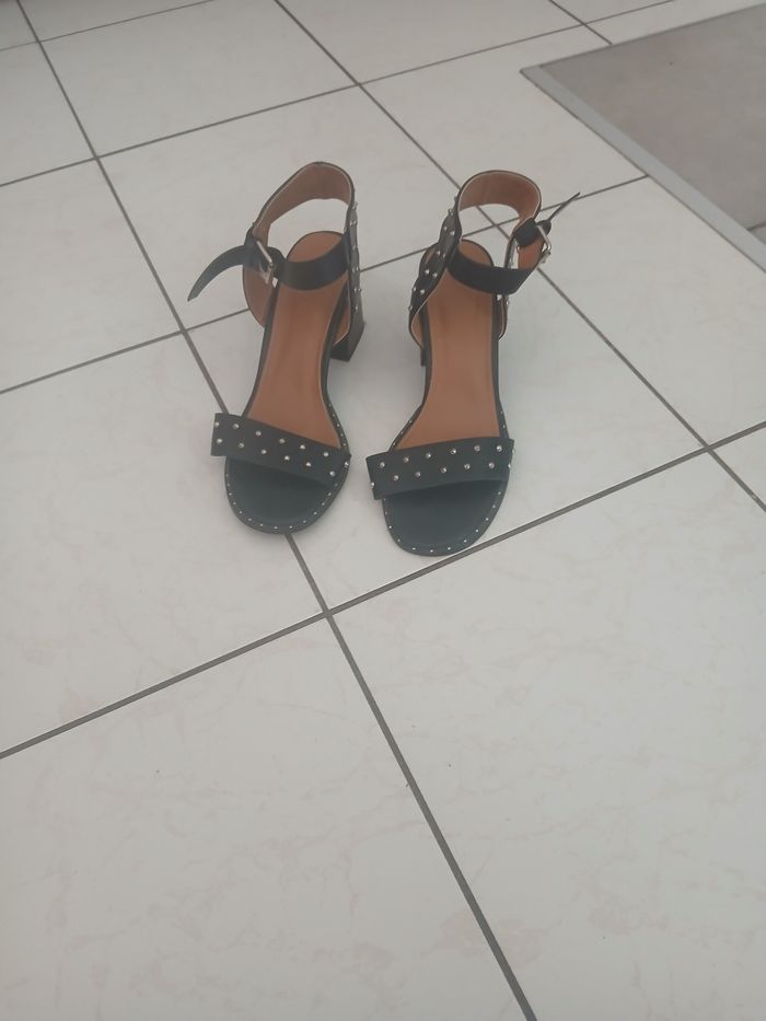 Chaussure à talon carre