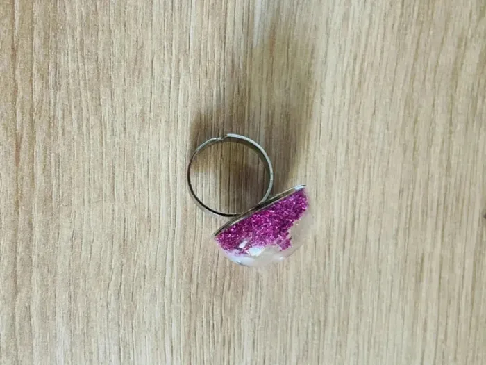 Bague en verre ajustable paillette violette - photo numéro 3