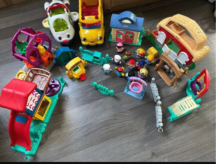 Gros lot personnage et maison voiture avion fête foraine Little people