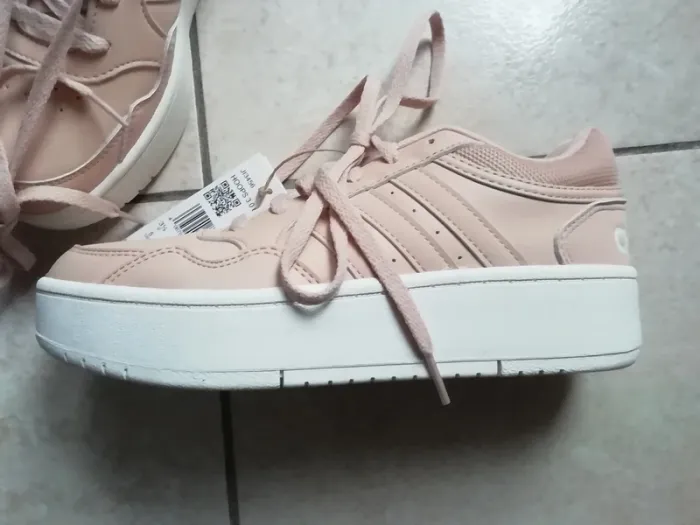 Idée Cadeau / Baskets Adidas Femme Taille 36 Neuves Avec Étiquette Et Boite D Origine!! - photo numéro 3
