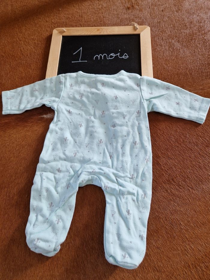 Pyjama 1 mois - photo numéro 3