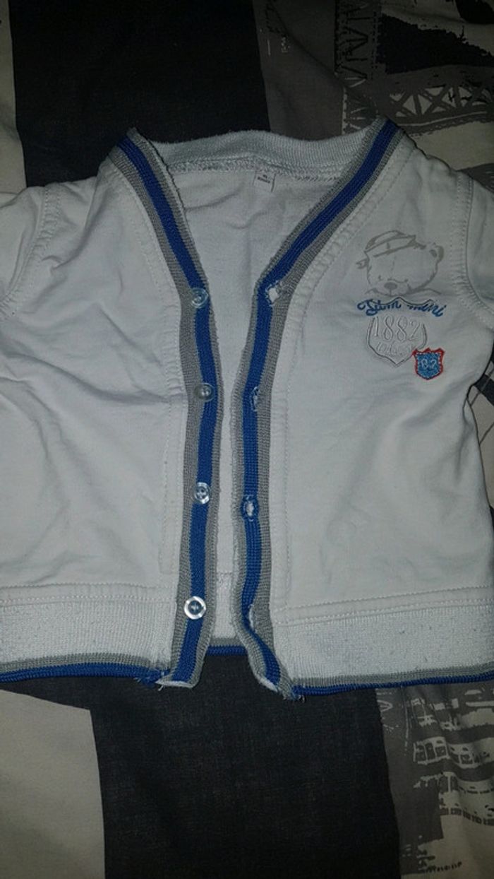 Gilet 6 mois 0€50 -50% dès 2 achetés - photo numéro 2