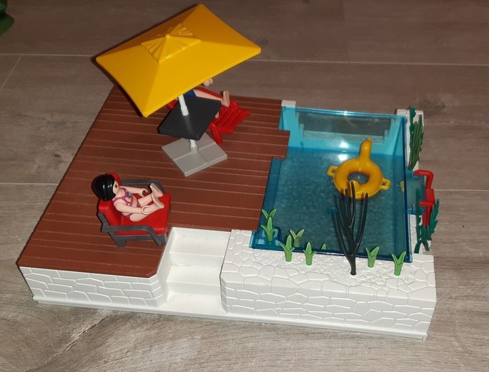 Maison moderne Playmobil avec son studio et sa piscine - photo numéro 4