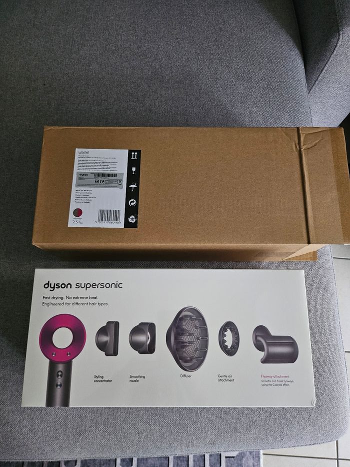 Sèche cheveux dyson  supersonique neuf - photo numéro 8