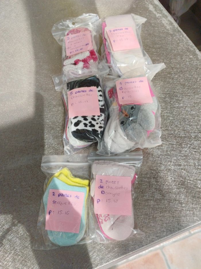Chaussettes fille pointure 15-17, 23 paires