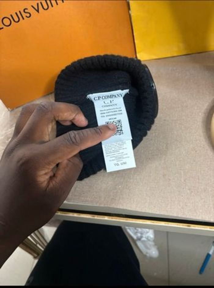 Bonnet C.P. Company Noir – Streetwear, Chaud et Confortable, Taille Unique. - photo numéro 4