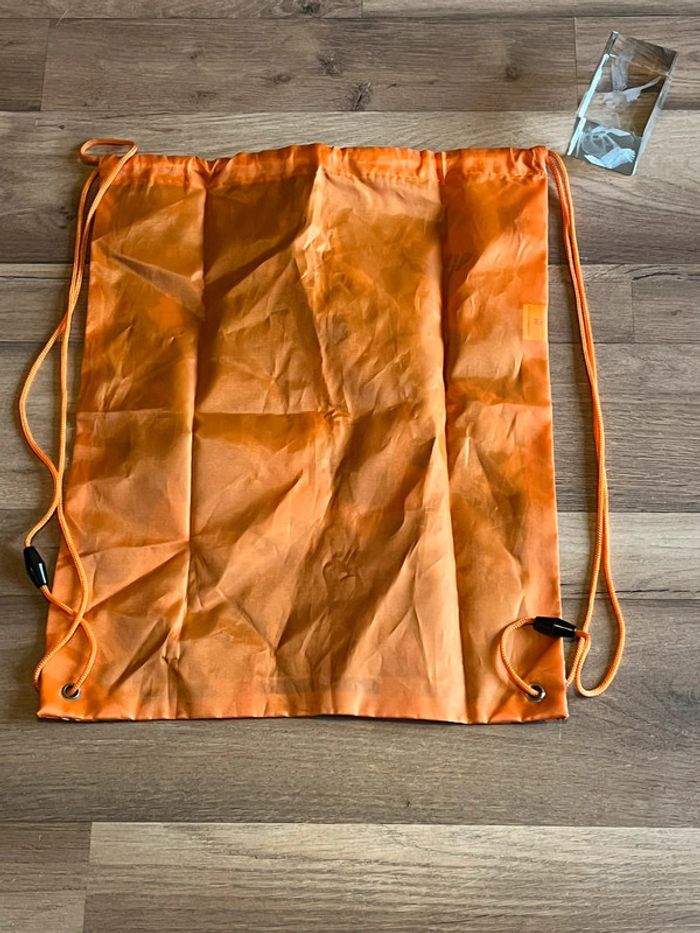 Je vend un sac à dos fin garcon bonne etat - photo numéro 2